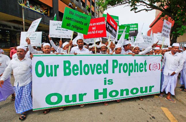 Iranian protesters (Reuters)