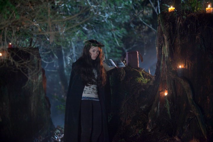 Alice-Performing-a-Reverse-Spell