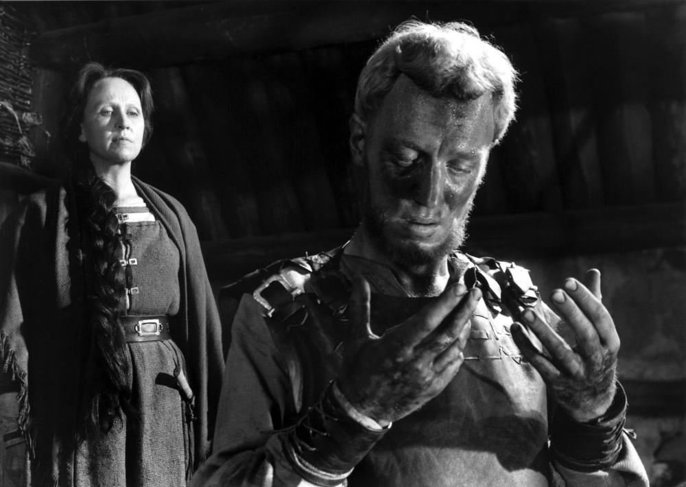 still-of-max-von-sydow-and-birgitta-valberg-in-jungfrukällan-(1960)